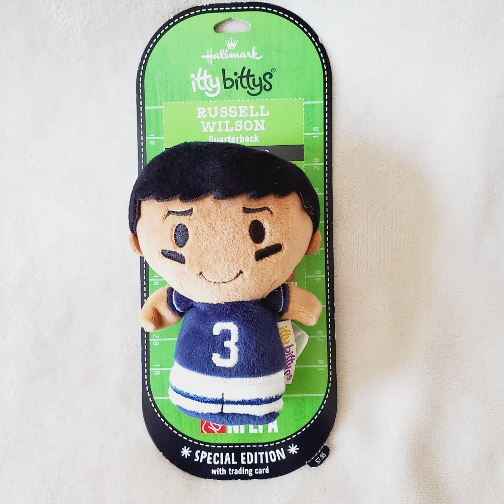 NWT-Seahawks Itty Bittys Russell Wilson #3 Quarterback w/ Trading Card. 5"×4"